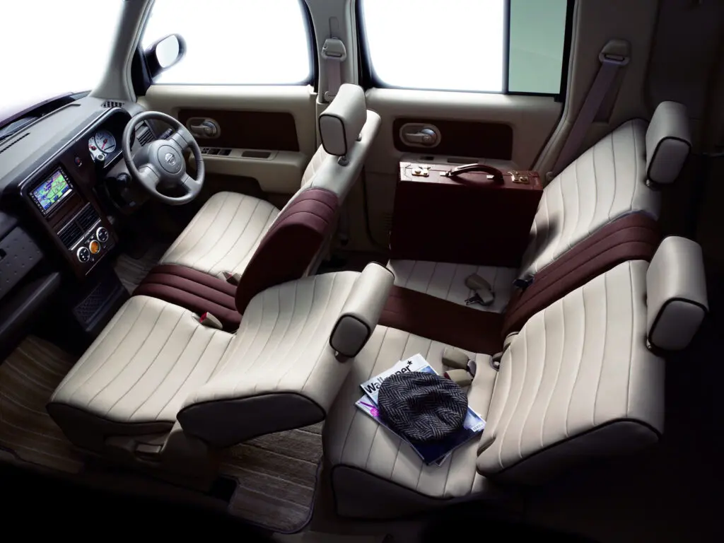 Nisan Cube interior
