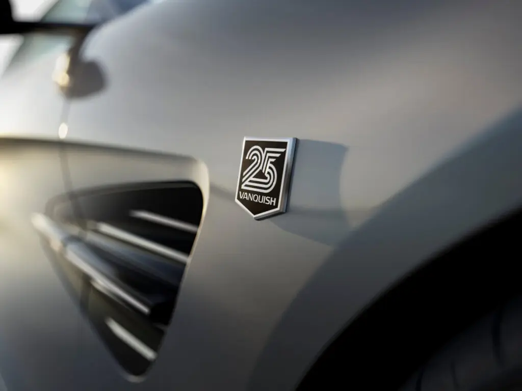 Aston Martin Vanquish 25