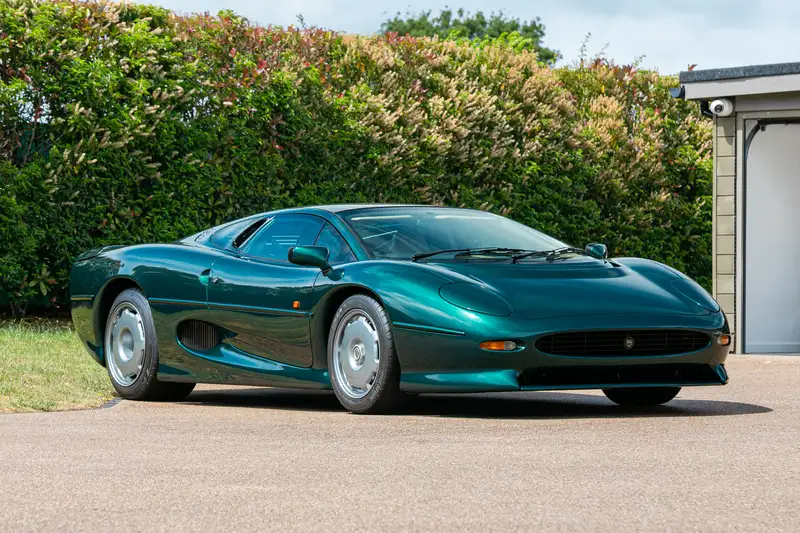 Anthony Hamilton collection heads to Silverstone with Iconic Auctioneers
